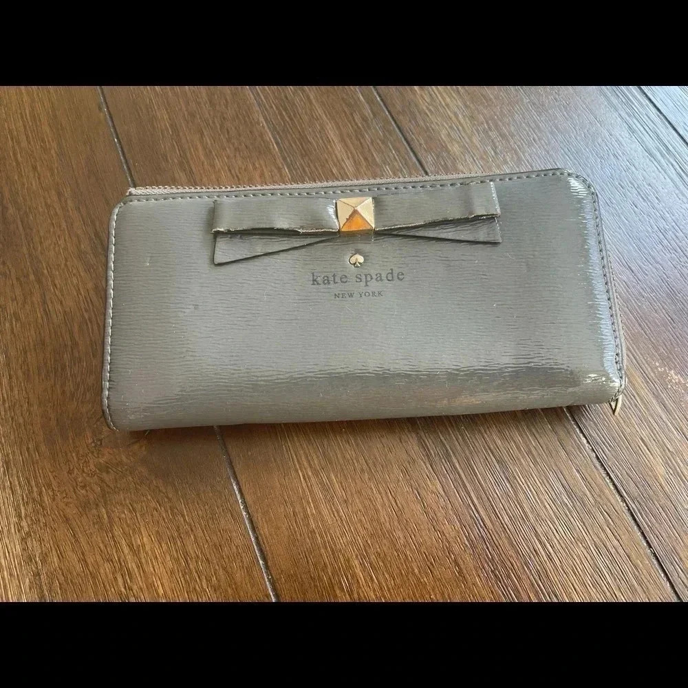 Kate Spade bow wallet